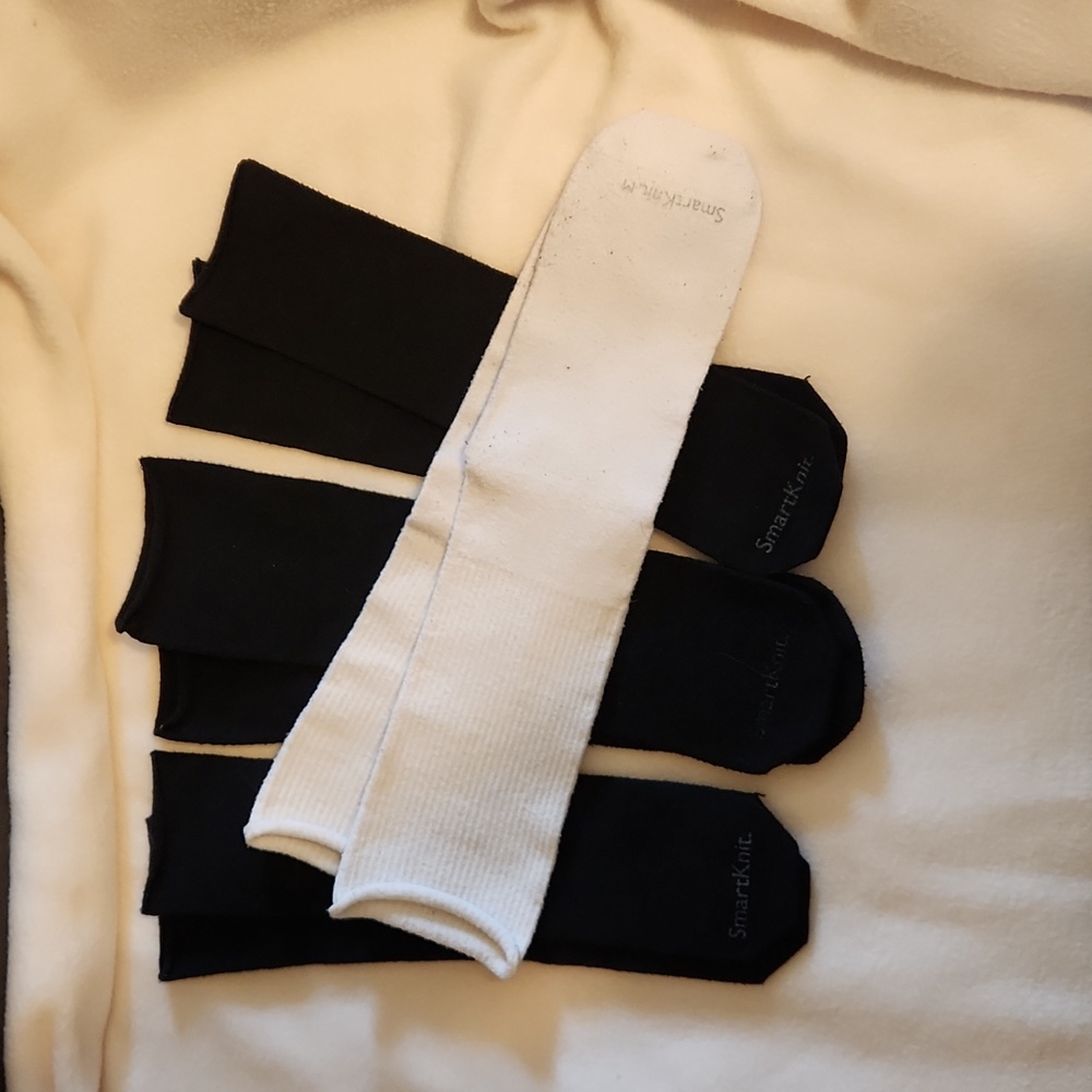 4 Pair of Smartknit seamless socks